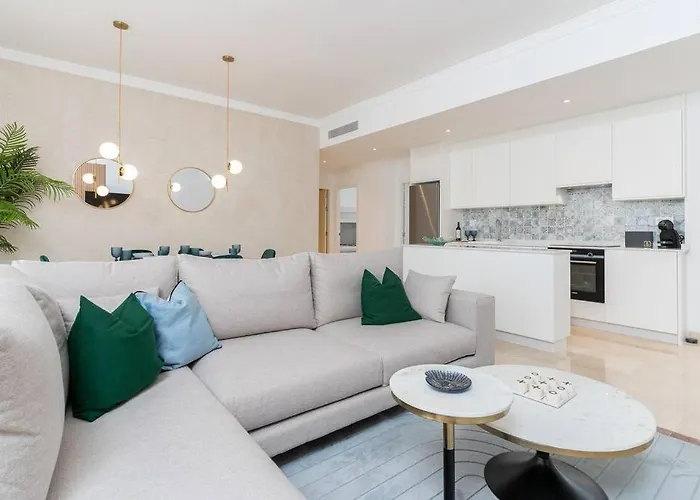 Stunning Apartment-7 People-6 Pools.402