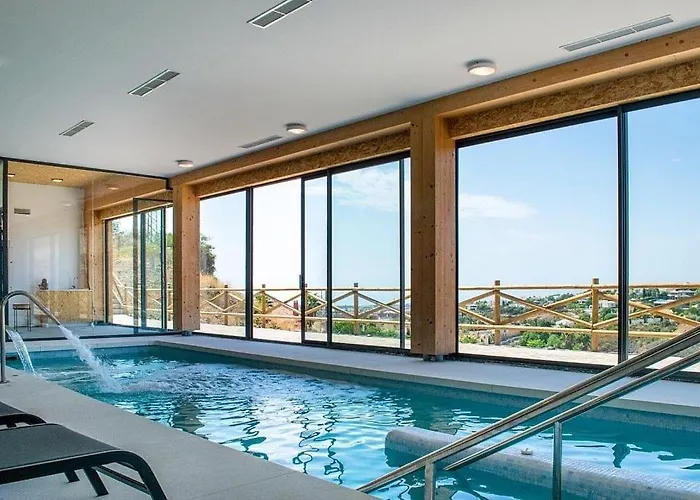 Stunning Apartment-7 People-6 Pools.402 *