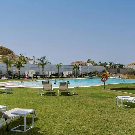 Stunning Apartment-7 People-6 Pools.402 Lägenhet *