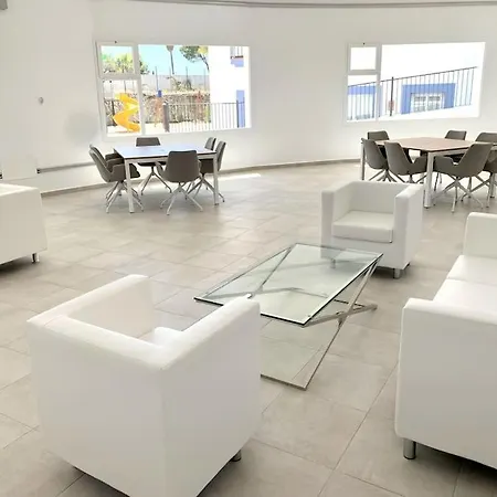 Stunning Apartment-7 People-6 Pools.402 Lägenhet Estepona