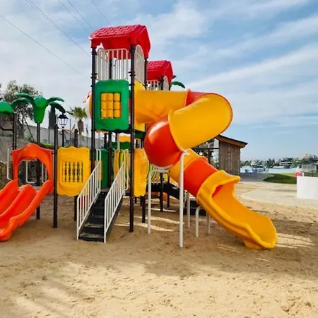 Stunning Apartment-7 People-6 Pools.402 *