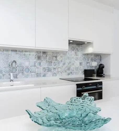 Stunning Apartment-7 People-6 Pools.402 Естепона