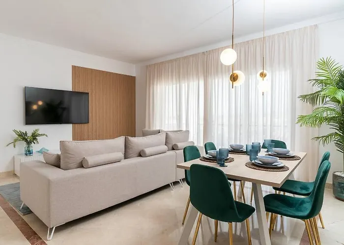 Stunning Apartment-7 People-6 Pools.402