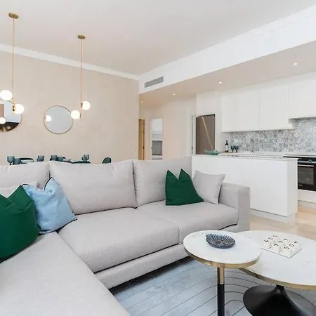 Stunning Apartment-7 People-6 Pools.402