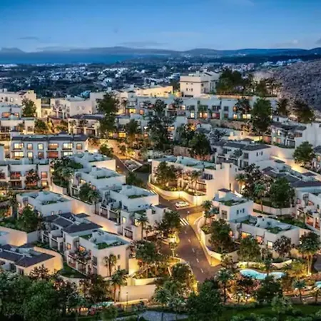 Stunning Apartment-7 People-6 Pools.402 Apartman