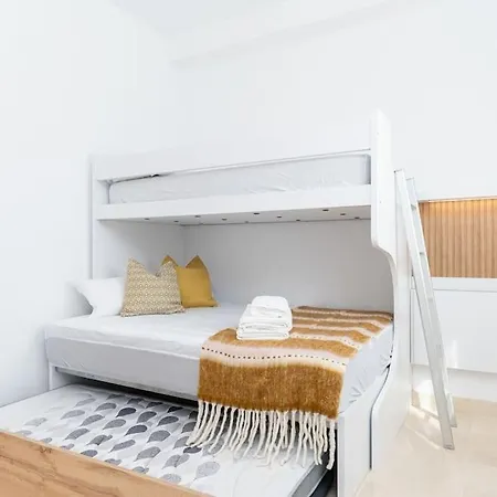 Stunning Apartment-7 People-6 Pools.402 *