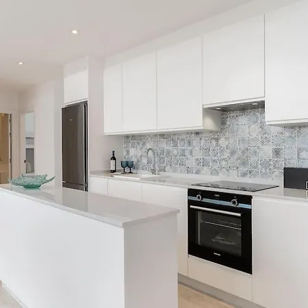 Stunning Apartment-7 People-6 Pools.402 Apartman *