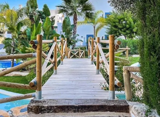 Stunning Apartment-7 People-6 Pools.402 Appartement