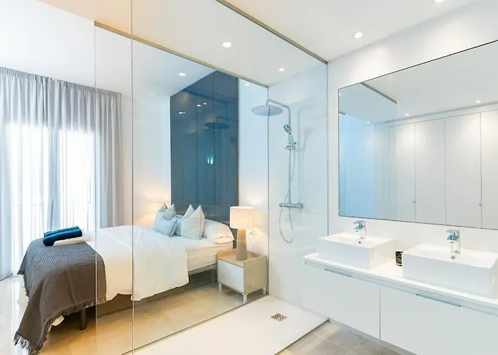 Stunning Apartment-7 People-6 Pools.402