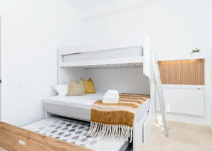 Stunning Apartment-7 People-6 Pools.402 *