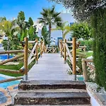 Stunning Apartment-7 People-6 Pools.402 Διαμέρισμα