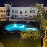 Stunning Apartment-7 People-6 Pools.402 *