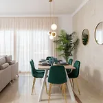 Stunning Apartment-7 People-6 Pools.402 Διαμέρισμα *