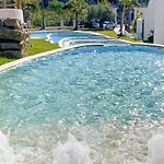 Διαμέρισμα Stunning Apartment-7 People-6 Pools.402