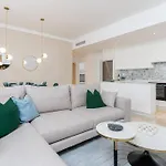 Stunning Apartment-7 People-6 Pools.402