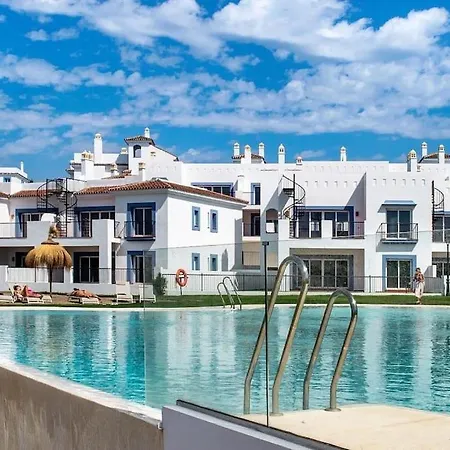 Stunning Apartment-7 People-6 Pools.402