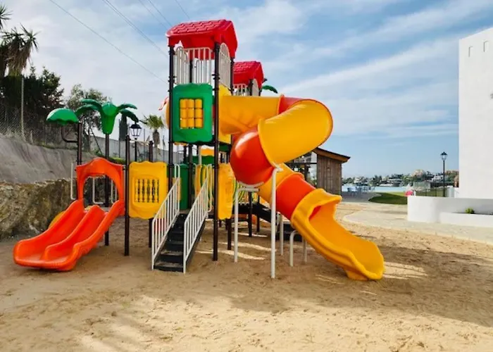 Stunning Apartment-7 People-6 Pools.402 *